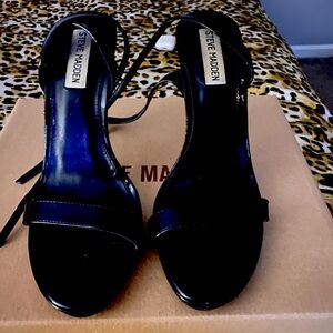 #stevemadden Black Leather Sandals 
Like new